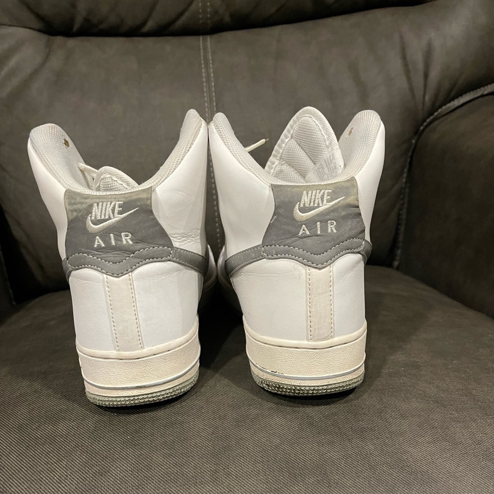 This shoes 100% atentic good condition
